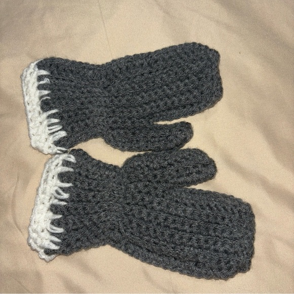 Bright Owl Crochet Kids Cap W/matching Mittens Acrylic Gray/White Yarn Handmade - Picture 2 of 8